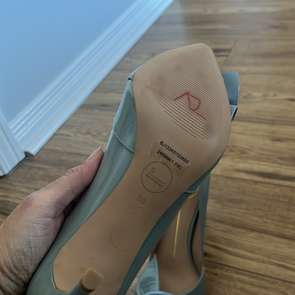 Light
S by Stella - Blue patent pumps - Picture 5 of 5